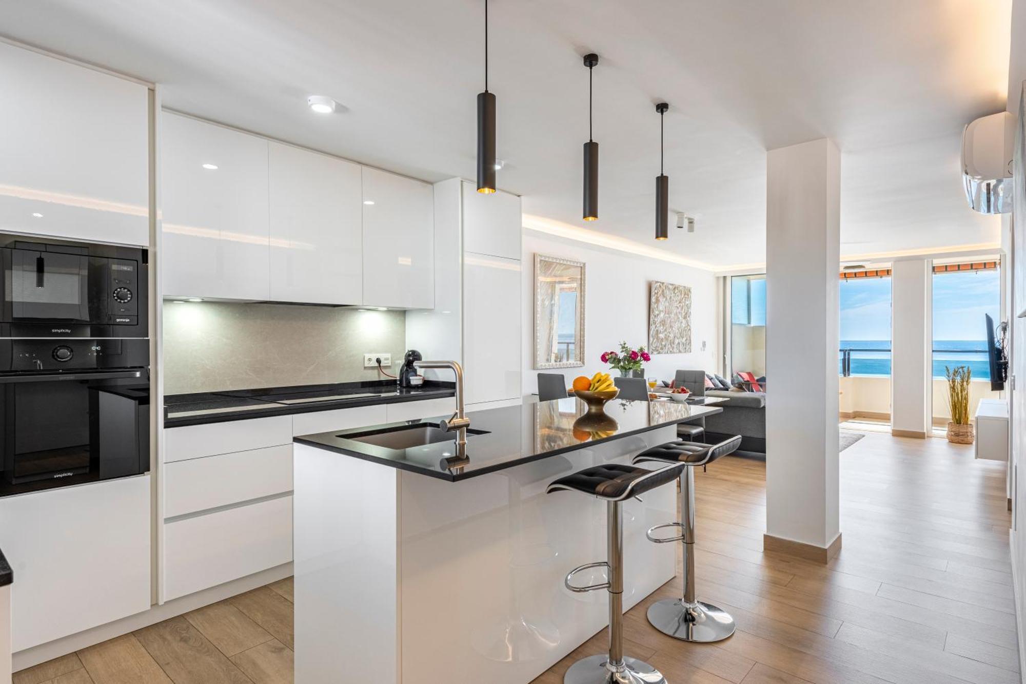 Beachfront -- New Luxury Apartment -- 1ª Linea Playa -- Fuengirola City Center -- Private Parking -- Panoramic Sea Views -- Ngoại thất bức ảnh