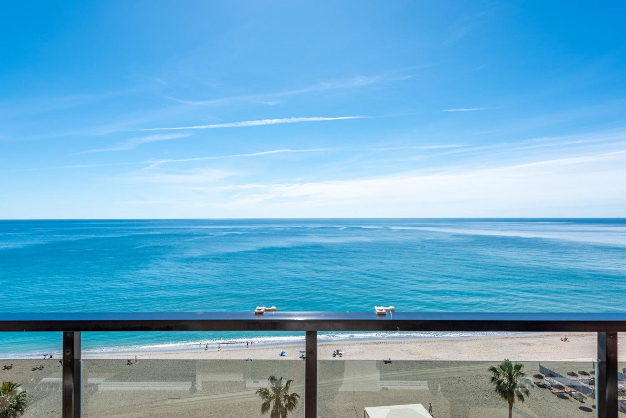 Beachfront -- New Luxury Apartment -- 1ª Linea Playa -- Fuengirola City Center -- Private Parking -- Panoramic Sea Views -- Ngoại thất bức ảnh